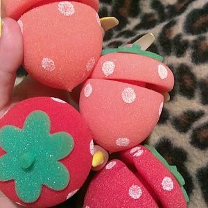 Set of 4 Strawberry sponge hair curlers